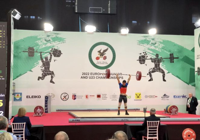 Halterofilul Cosmin Krupla, de la AMEFA Arad, este triplu medaliat european de juniori