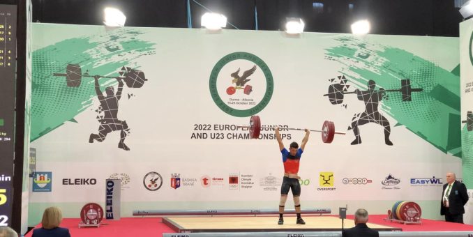 Halterofilul Cosmin Krupla, de la AMEFA Arad, este triplu medaliat european de juniori