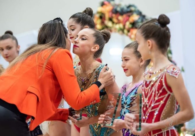 Gimnastele din Arad au strălucit și la ultimele competiții de ritmică ale anului, Carina Crainic – a șasea în Topul Federației