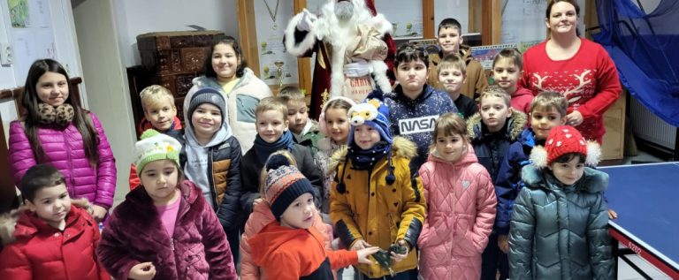 Clubul Copiilor Ineu a organizat Cupa „Moș Crăciun” la tenis de masă