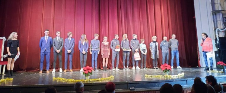 CS Universitatea Arad și-a premiat sportivii în cadrul unei „gale altfel”, pe scena Teatrului „Ioan Slavici”