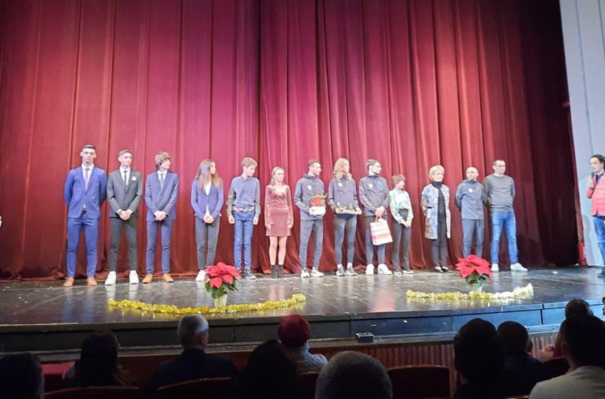  CS Universitatea Arad și-a premiat sportivii în cadrul unei „gale altfel”, pe scena Teatrului „Ioan Slavici”