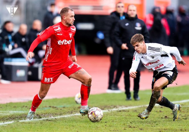 Luptă surdă în noroi, pe Cluj Arena. UTA scoate doar un punct și rămâne pe loc retrogradabil