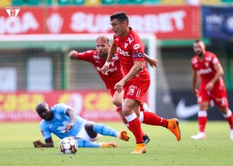 În loc să rupă plasele, Keseru este campionul declarațiilor la UTA. Atacantul nu își mai propune prea multe goluri