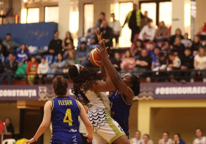 FCC UAV și Rapid se înfruntă pentru bronz, sub coșul fetelor