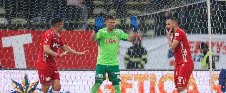 UTA ratează incredibil victoria în Trivale! Argeșul a avut trei penalty-uri, ultimul dictat după minutul 100!