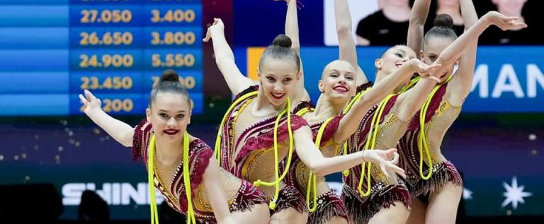Surorile arădence Andra și Carina Crainic au debutat la Europeanul de gimnastică ritmică