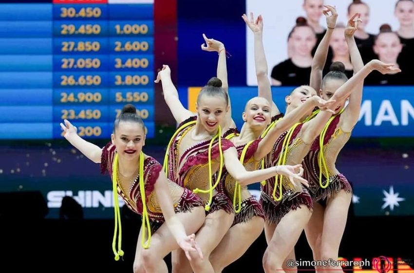  Surorile arădence Andra și Carina Crainic au debutat la Europeanul de gimnastică ritmică