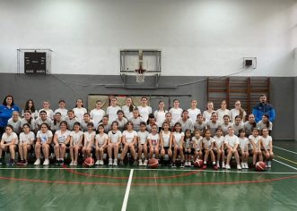 Selecție pentru fete la clubul arădean de unde au plecat spre baschetul mare Ciupe, Brosovszky sau Mandache!