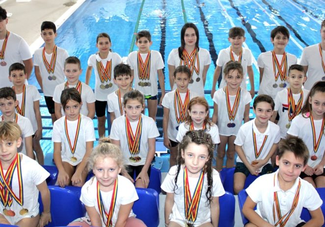 Înotătorii Gloriei Arad au luat o salbă de medalii la „Cupa de Sprint”