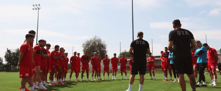 UTA s-a reunit cu 35 de jucători, dar prea puțini vor și rămâne! Adi Petre se antrenează alături de arădeni