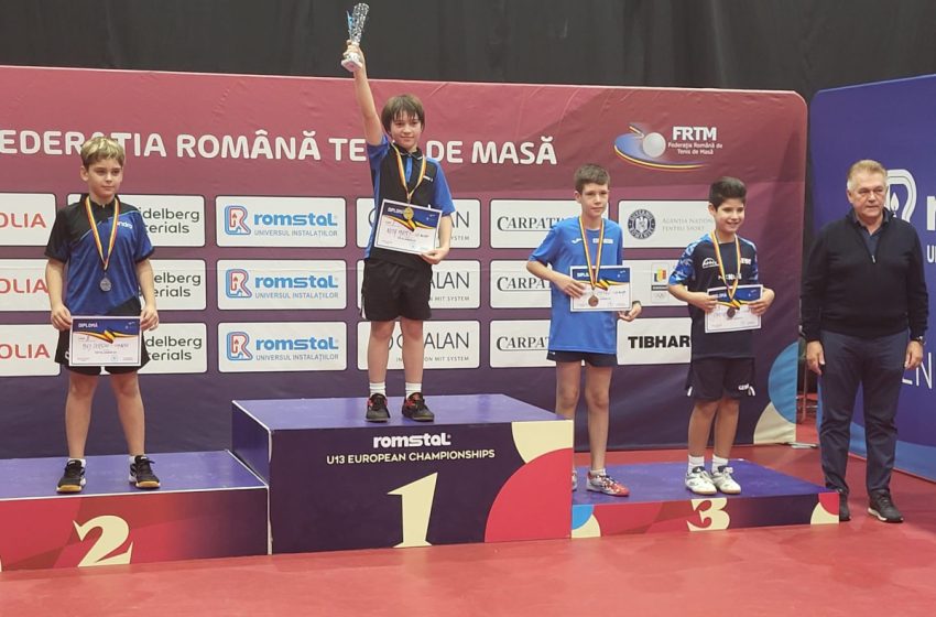  Jucătorul arădean de tenis de masă Sergiu Bej a luat argintul la Top 16, categoria sub 11 ani