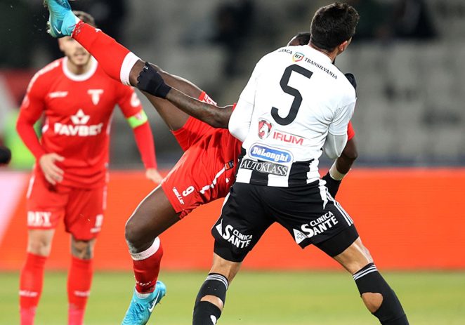 UTA a dat lovitura în fieful liderului! O super execuție a făcut diferența în favoarea arădenilor