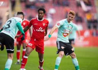 Sărbătoare pe stadion și cam atât! UTA face doar egal de ziua ei și lupta pentru supraviețuire continuă