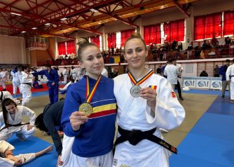 Două judoka de la CSU Arad au urcat pe cele mai înalte trepte ale podiumului național la tineret