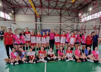 Victoria Nădlac s-a calificat la turneul final al Diviziei Elită cu echipa de volei fete sub 15 ani