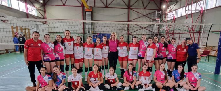 Victoria Nădlac s-a calificat la turneul final al Diviziei Elită cu echipa de volei fete sub 15 ani