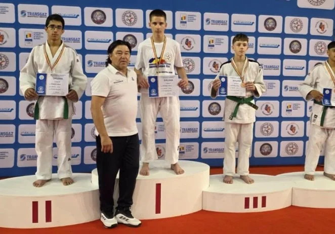 Judoka arădeni au luat medalii naționale pe tatami la categoriile sub 14 și 16 ani