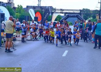 Record de participanți la etapa a doua a Crosului Cetății, de la Ineu