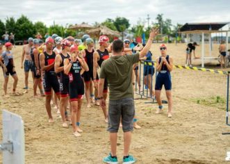 Peste 200 de sportivi din șase țări s-au aliniat la startul Triatlonului de la Ghioroc
