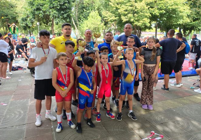 Medalii arădene pe salteaua de lupte, la un concurs în Bulgaria