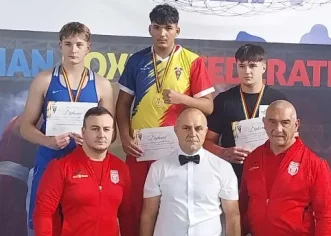 Victoria Felnac are pugilist medaliat cu bronz național la categoria sub 17 ani