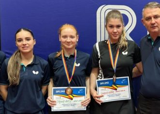 Alesia Sferlea și Adela Strună sunt dublu medaliate naționale de tineret la tenis de masă