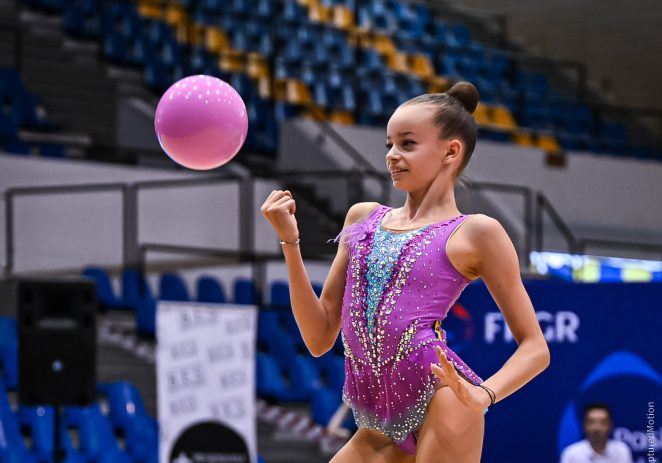 Junioara Vanessa Ciochină, de la CSM Arad, în Top 10 la gimnastică ritmică