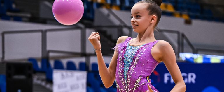 Junioara Vanessa Ciochină, de la CSM Arad, în Top 10 la gimnastică ritmică