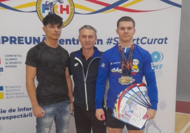 Au încheiat anul în forță: Daniel Jigău și David-Razim Ciurar pun halterele arădene în topul național!