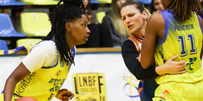 Victorie importantă în „El Clasico” și Aradul este lider sub coșul fetelor