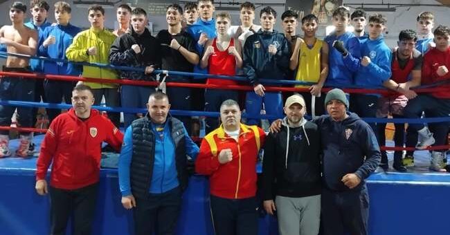 Trei boxeri de la Motorul Arad se antrenează sub tricolor