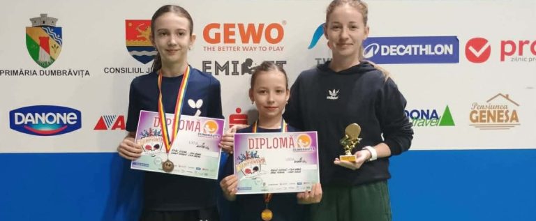 Tinerii jucători arădeni de tenis de masă s-au remarcat la Dumbrăvița
