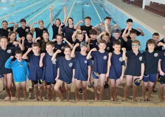 Înotătorii Gloriei Arad au cucerit Cupa Bega, cu 50 de medalii scoase din apă!