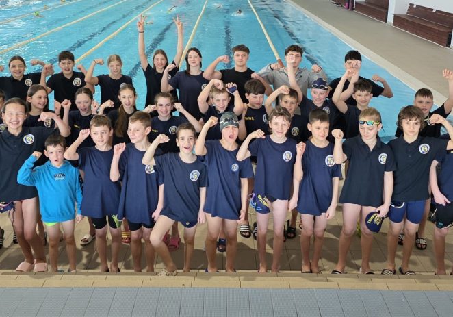 Înotătorii Gloriei Arad au cucerit Cupa Bega, cu 50 de medalii scoase din apă!