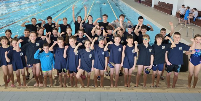 Înotătorii Gloriei Arad au cucerit Cupa Bega, cu 50 de medalii scoase din apă!