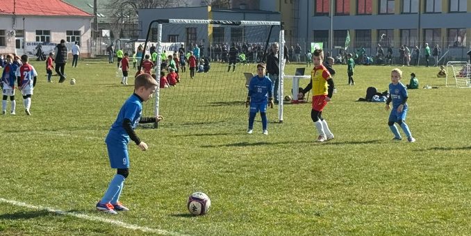 Peste 1000 de copii s-au reunit la startul „Kickers Spring Cup”