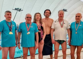 Înotătorii masters arădeni s-au remarcat la un concurs în Ungaria