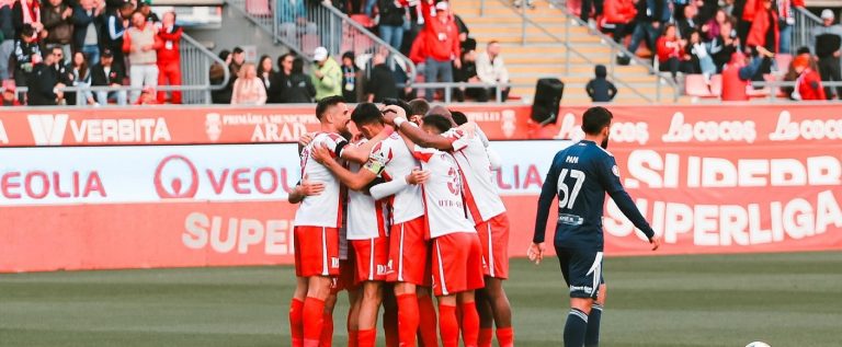 Utiștii merg relaxați pe malul Dunării, Oțelul începe să tremure