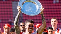 Dennis Man sărbătorește primul titlu al carierei, alături de PSV