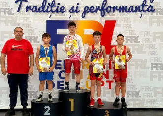 CSȘ Gloria are campioni naționali la kaiac-canoe și lupte