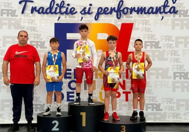 CSȘ Gloria are campioni naționali la kaiac-canoe și lupte