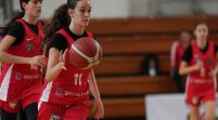 Tinere baschetbaliste de la CSȘ Gloria Arad, sub tricolor