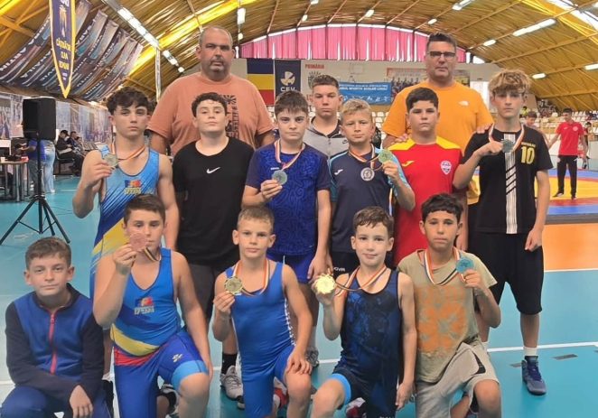 Luptătorii de la CSȘ Gloria au urcat pe podium la Lugoj