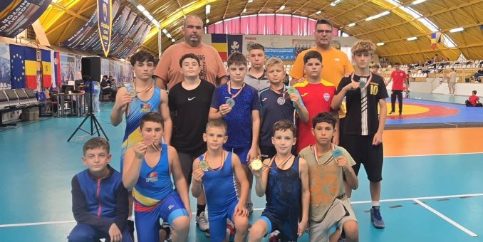 Luptătorii de la CSȘ Gloria au urcat pe podium la Lugoj