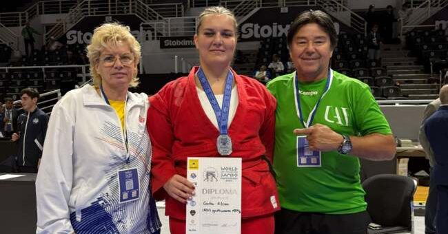 Elena Costea este vicecampioană mondială de junioare la sambo